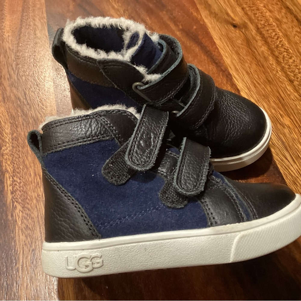 UGG Kids Navy and Black Velcro Sneakers